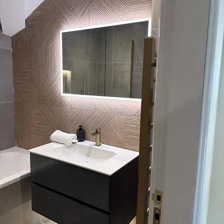 Luxury 2bed 2 Bath In Historic Bank