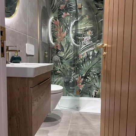 Luxury 2bed 2 Bath In Historic Bank