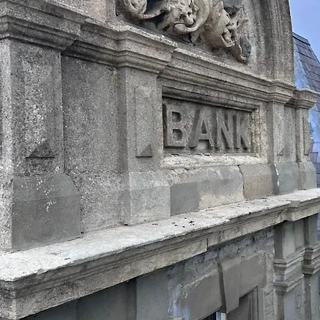 Luxury 2bed 2 Bath In Historic Bank *
